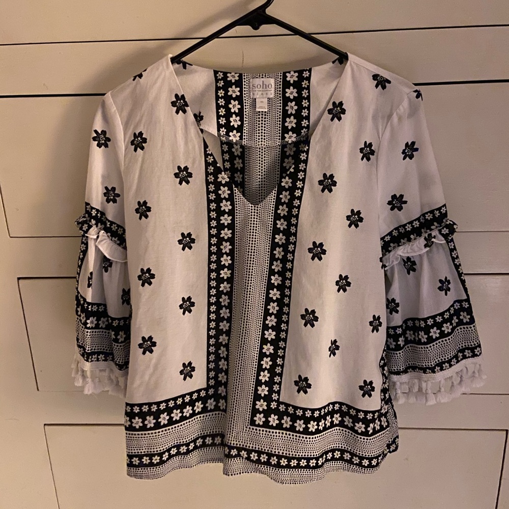 SoHo New York & Company Jeans top